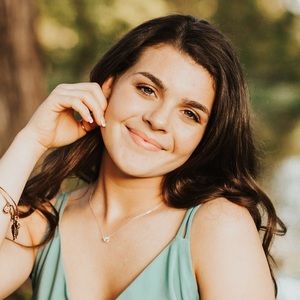 Meet your Posher, Elizabeth